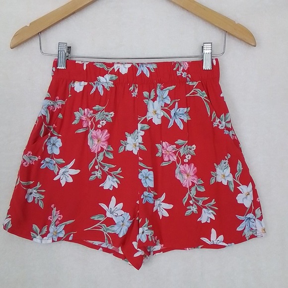 H&M Womens Shorts 0 Red White Floral High Rise Pull On Shorts Pockets Relaxed - Picture 1 of 9